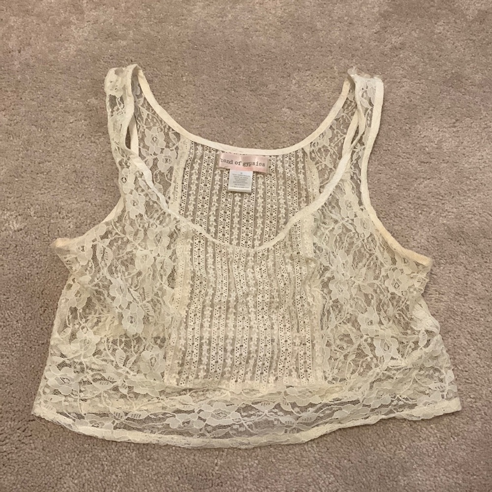 🧚🏼‍♀️3/$10 UO layering lace crop top